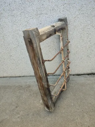 Reja de forja antigua para ventana