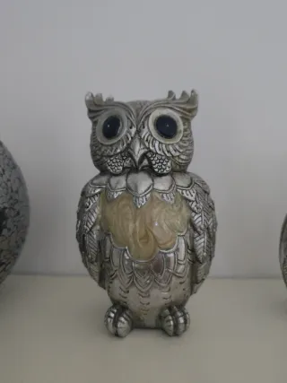 Búho decorativo plateado