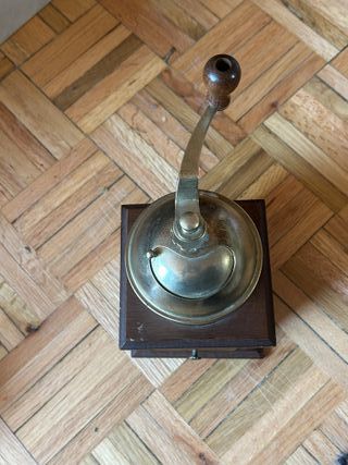 Molinillo café antiguo madera y latón