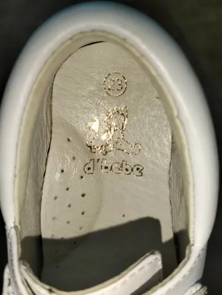 Zapatos blancos para bebé