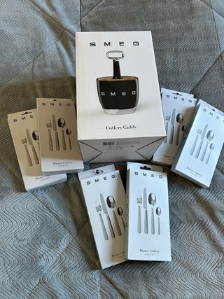 Conjunto Talheres SMEG + Suporte Caddy Preto