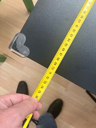 Mesa de oficina negra