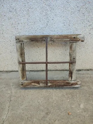 Reja de ventana antigua de forja