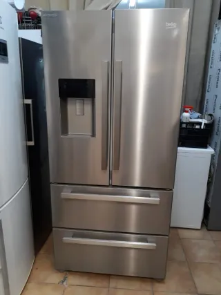 NEVERA Américana Beko 3 puertas con dispensador