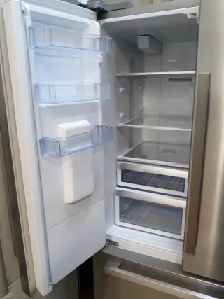 NEVERA Américana Beko 3 puertas con dispensador