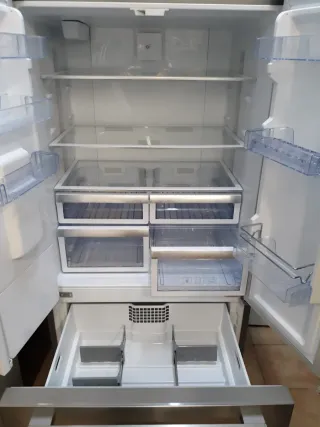 NEVERA Américana Beko 3 puertas con dispensador