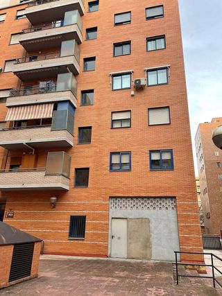 Local comercial en alquiler en Salvador Allende en Zaragoza