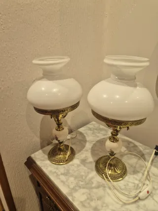 Lámparas Vintage Doradas y Blancas