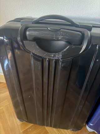 Maletas de viaje negras y azules