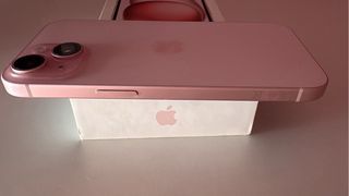 iPhone 15 Rosa 128GB - Batería 84%