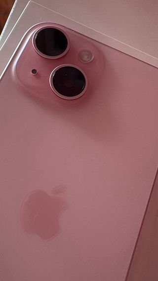 iPhone 15 Rosa 128GB - Batería 84%