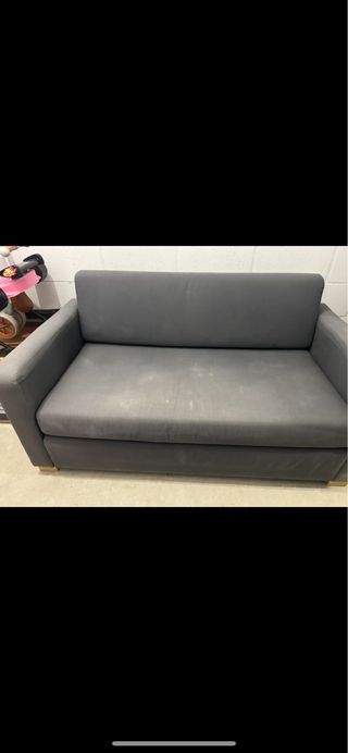 Sofá cama gris de tela