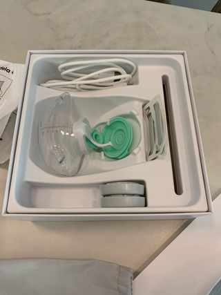 Sacaleches Elvie con embudo extra