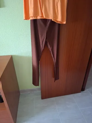 Conjunto deportivo: leggings y camiseta