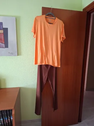 Conjunto deportivo: leggings y camiseta