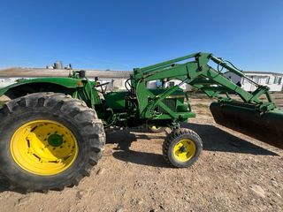 Tractor John Deere 2135