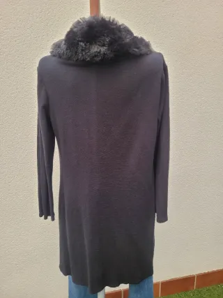 Chaqueta negra con cuello de pelo