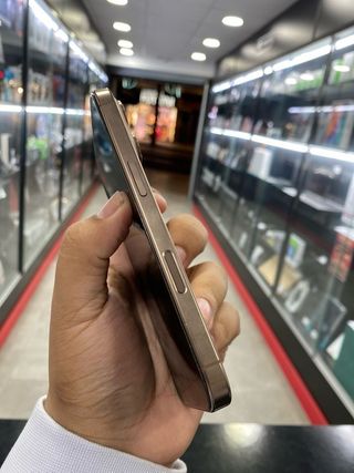 iPhone 16 Pro 256GB Desierto Titanio