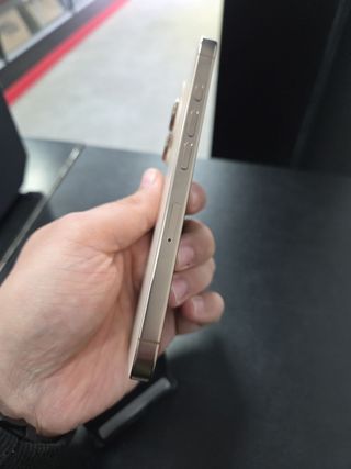 iPhone 16 Pro 128GB Desierto Titanio