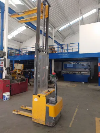 Apilador Jungheinrich