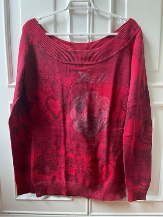 Jersey rojo manga larga con estampado