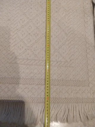 Par de alfombras de lana beige.