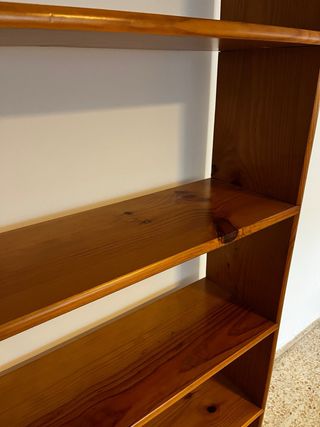 Estantería de madera