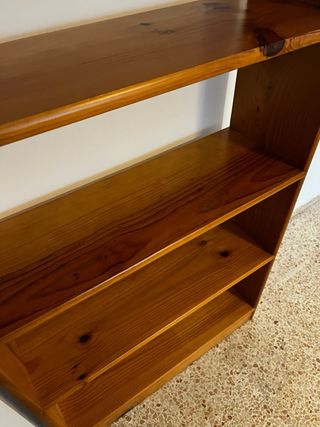 Estantería de madera