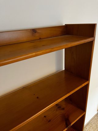 Estantería de madera