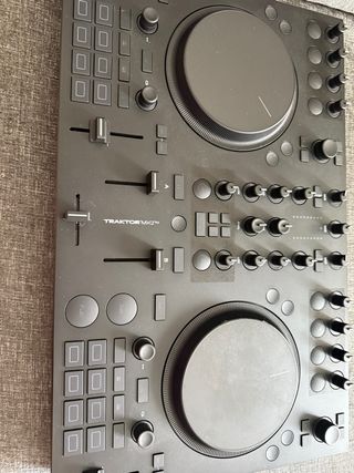 Controlador DJ Native Instruments Traktor MX2