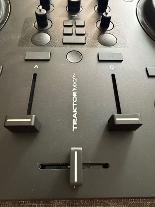 Controlador DJ Native Instruments Traktor MX2