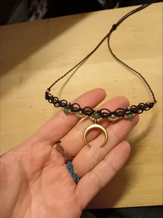 Girocollo con luna in stile Restyle