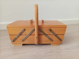 Costurero vintage de madera