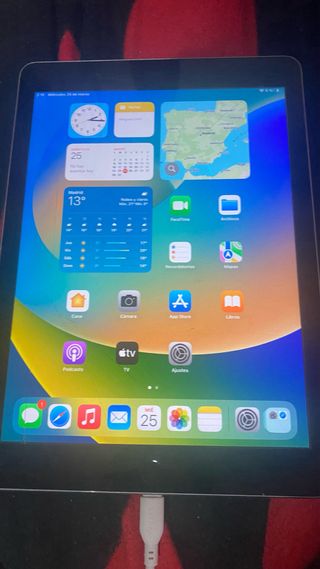 iPad 5ta Gen 128GB Wi-Fi Plata