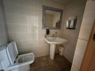 Local comercial en venta en Singuerlín - Can Franquesa - Les Oliveres en Santa Coloma de Gramanet