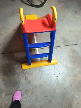 Tobogán infantil azul y rojo