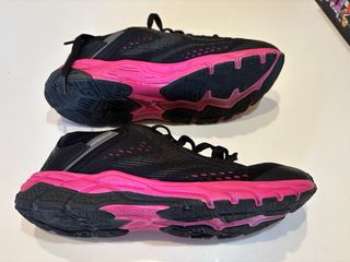 Zapatillas Running Boomerang Negras y Rosas