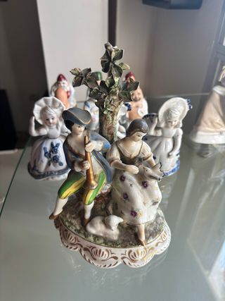 Lote de 12 figuras de cerámica