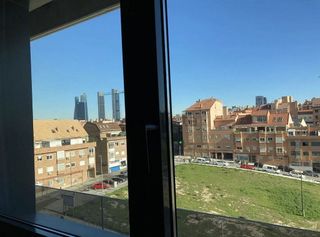 Piso en alquiler en Valdeacederas en Madrid