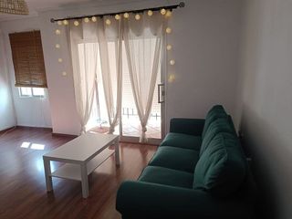 Piso en alquiler en Tres Huertas - El Torrejón - El Cerezo en Sevilla