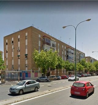 Piso en alquiler en Tres Huertas - El Torrejón - El Cerezo en Sevilla
