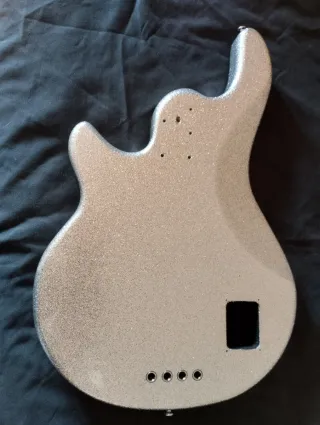 Cuerpo de bajo tipo Music Man