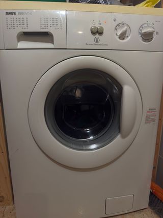 Lavadora Zanussi ZWF250