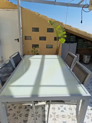 Mesa de terraza y 4 sillas cristal y metal