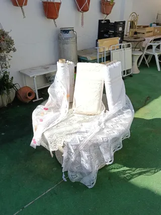 Rollos de encaje beige y blanco