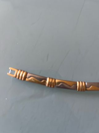 Pulsera de eslabones dorados y plateados