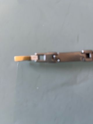 Pulsera de eslabones dorados y plateados