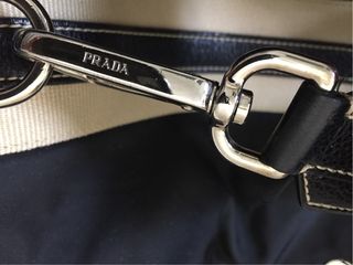 Borsa Prada in nylon e pelle