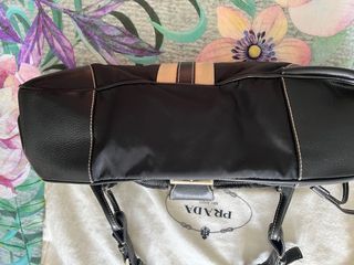 Borsa Prada in nylon e pelle