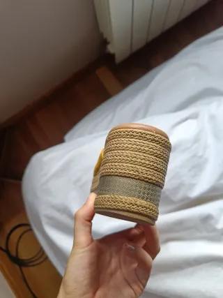 Zuecos de ante en color mostaza